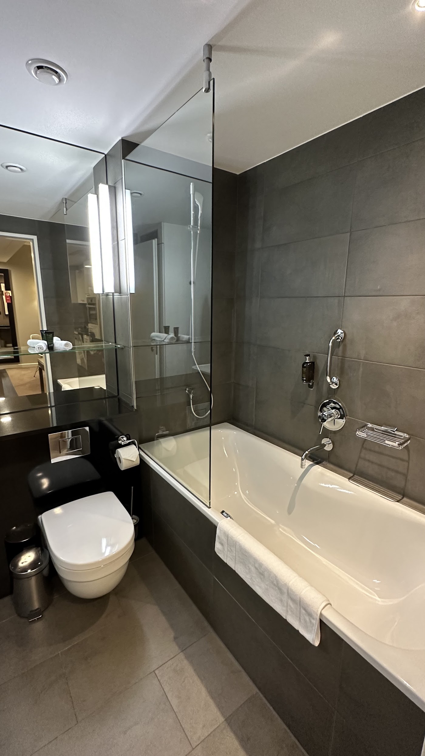 Adina Apartment Hotel Hamburg Michel, dog-friendly hotel, photo 4