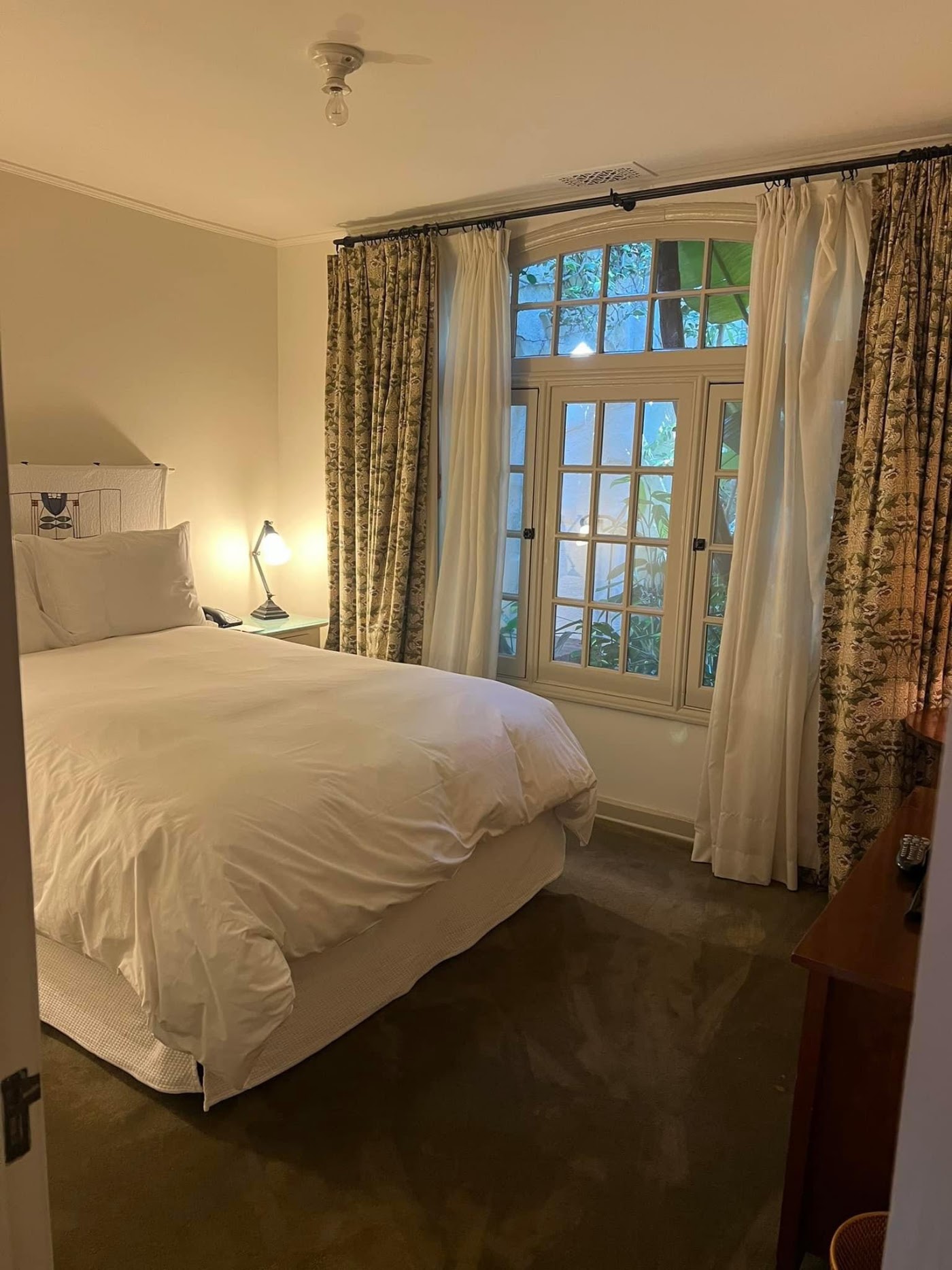 Chateau Marmont, dog-friendly hotel, photo 2