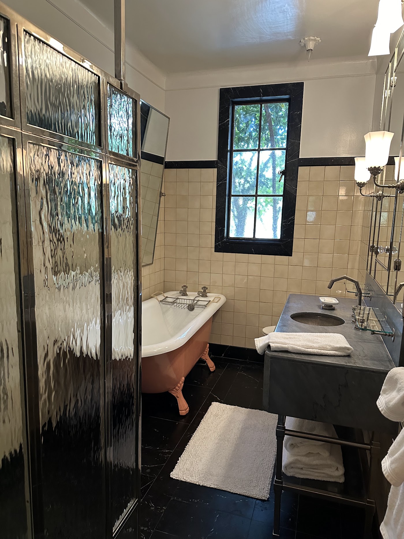 Chateau Marmont, dog-friendly hotel, photo 4