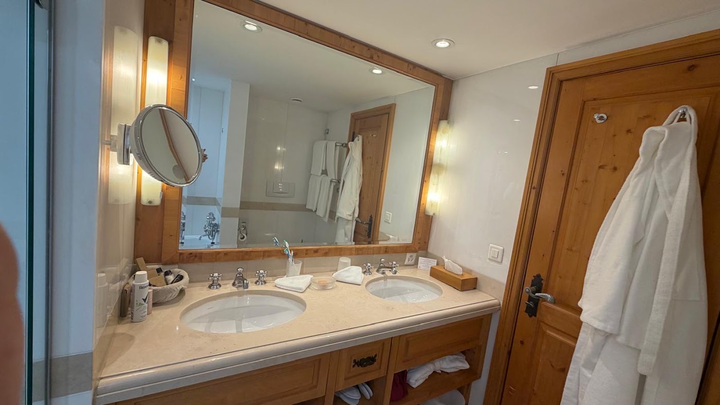 Crystal Hotel, dog-friendly hotel, photo 3