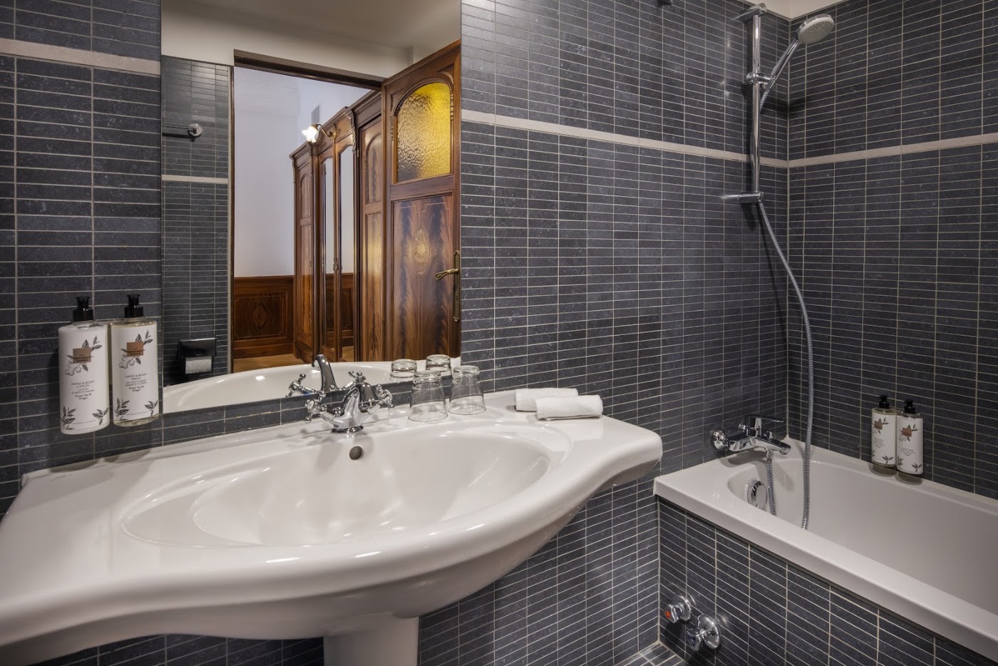 DoubleTree by Hilton Brussels City, dog-friendly hotel, photo 3