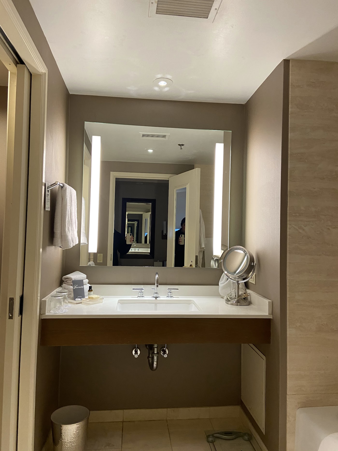 Fairmont Chicago at Millennium Park, dog-friendly hotel, photo 4