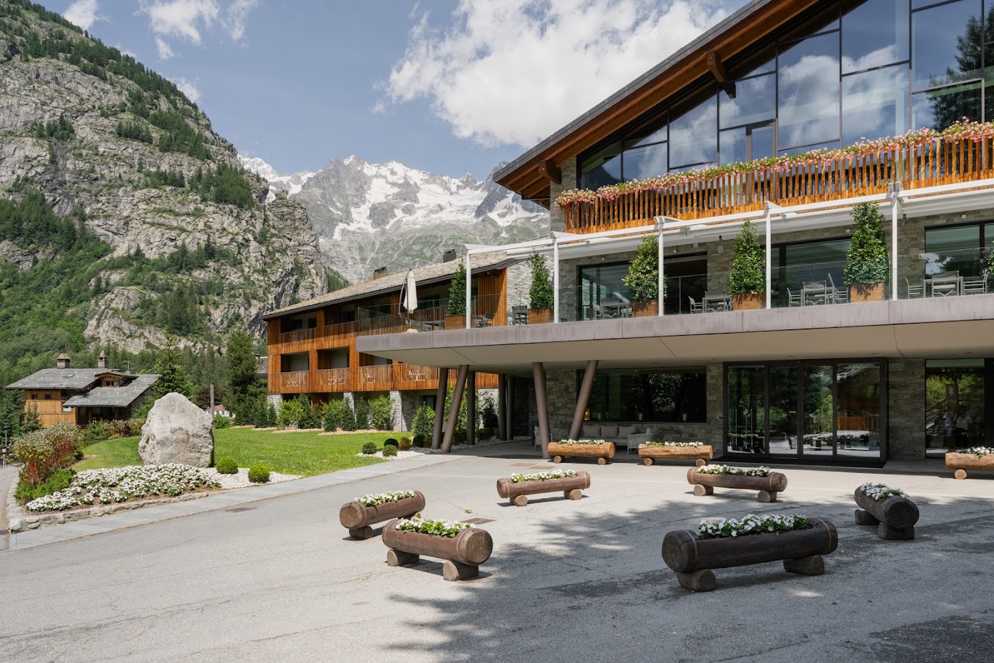 Grand Hotel Courmayeur Mont Blanc, dog-friendly hotel in Courmayeur and the Aosta Valley