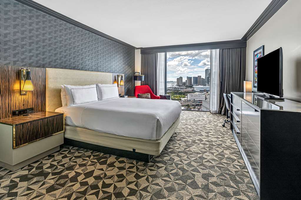 Hilton Miami Downtown, dog-friendly hotel, photo 2