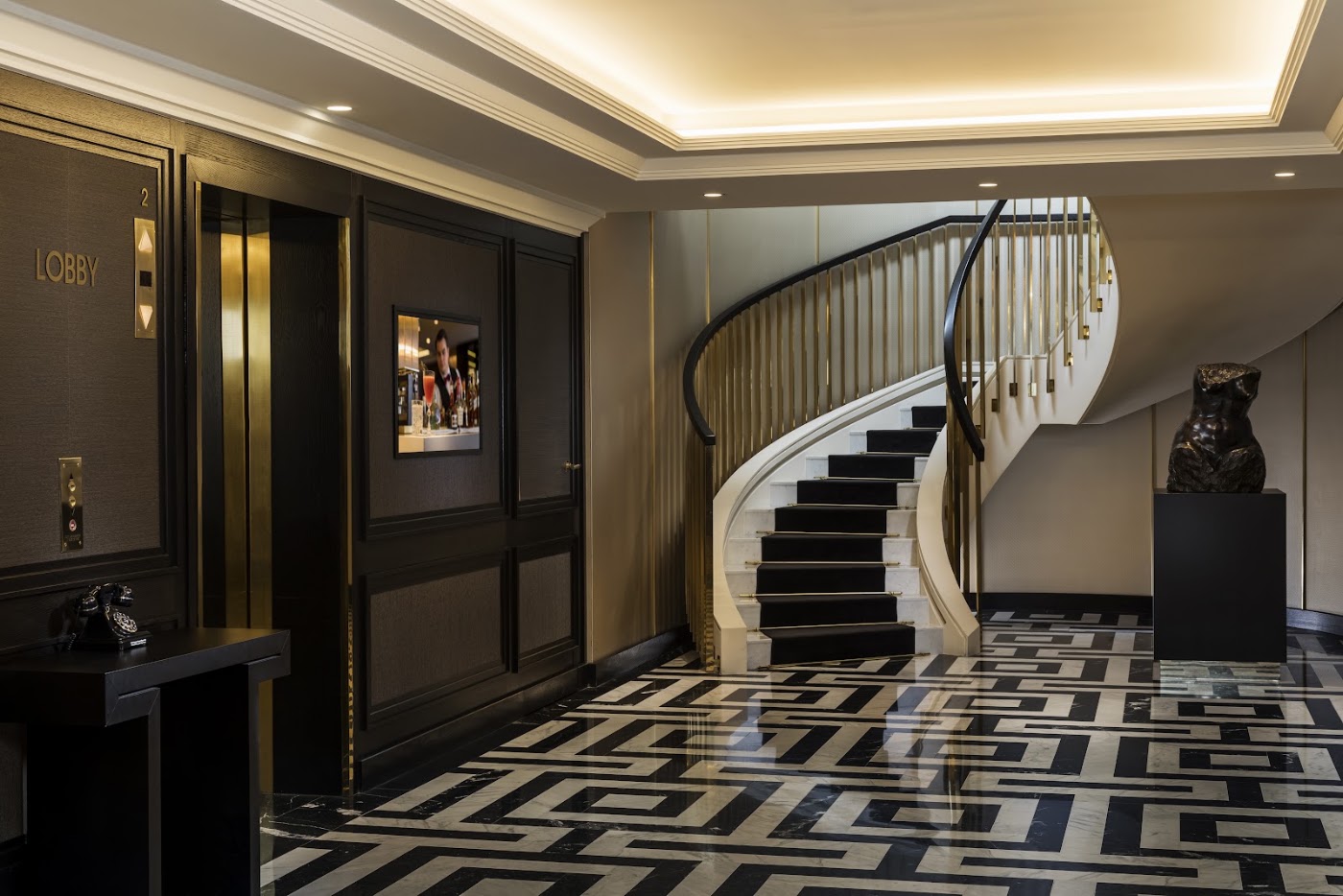 Hilton Vienna Plaza, dog-friendly hotel, photo 5