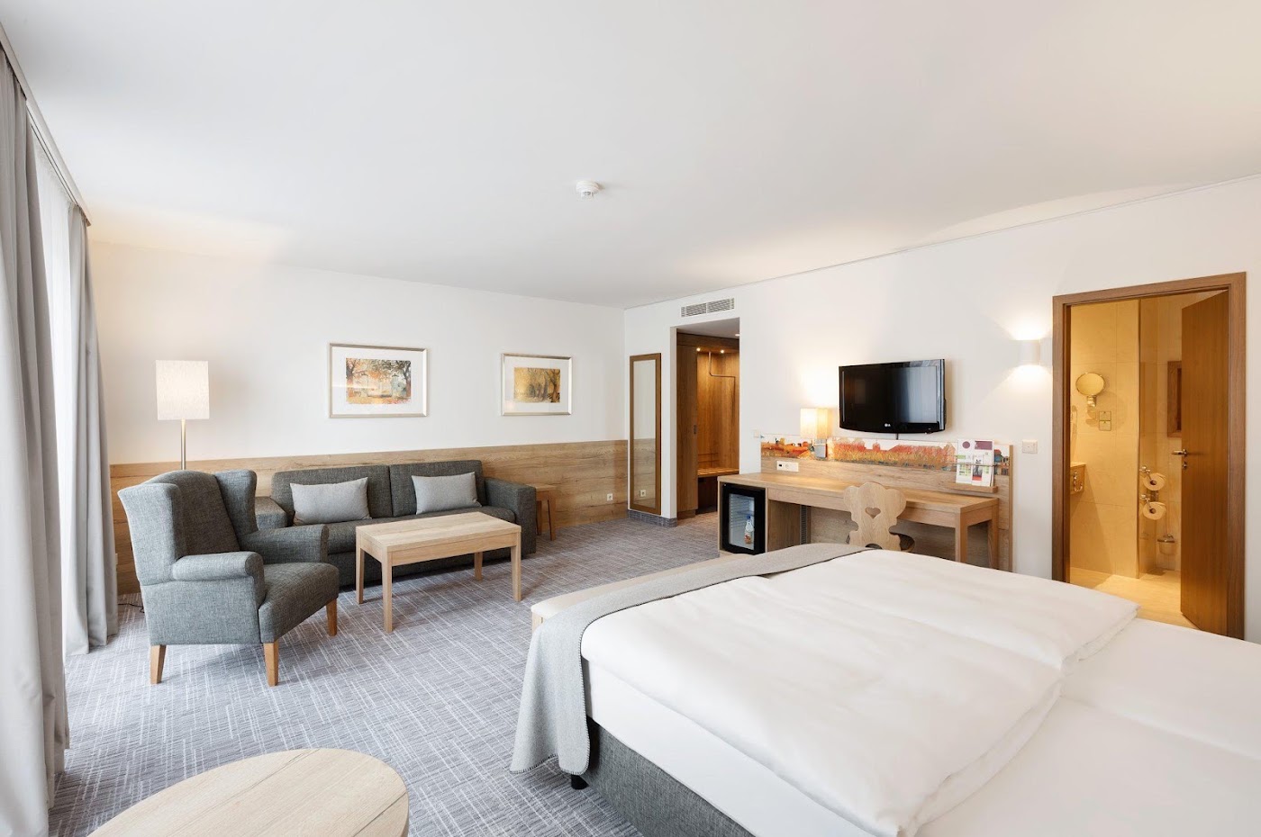 Holiday Inn Nürnberg City Centre, dog-friendly hotel, photo 2