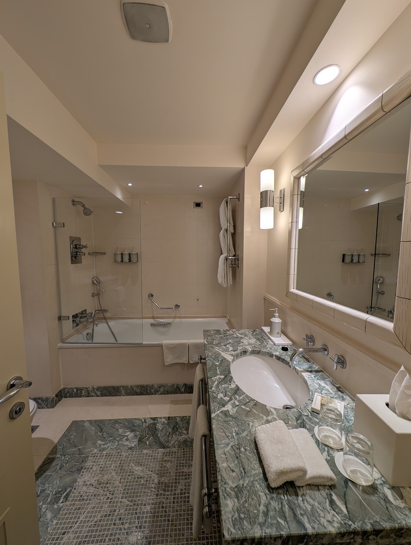 Hotel Amigo, a Rocco Forte Hotel, dog-friendly hotel, photo 3