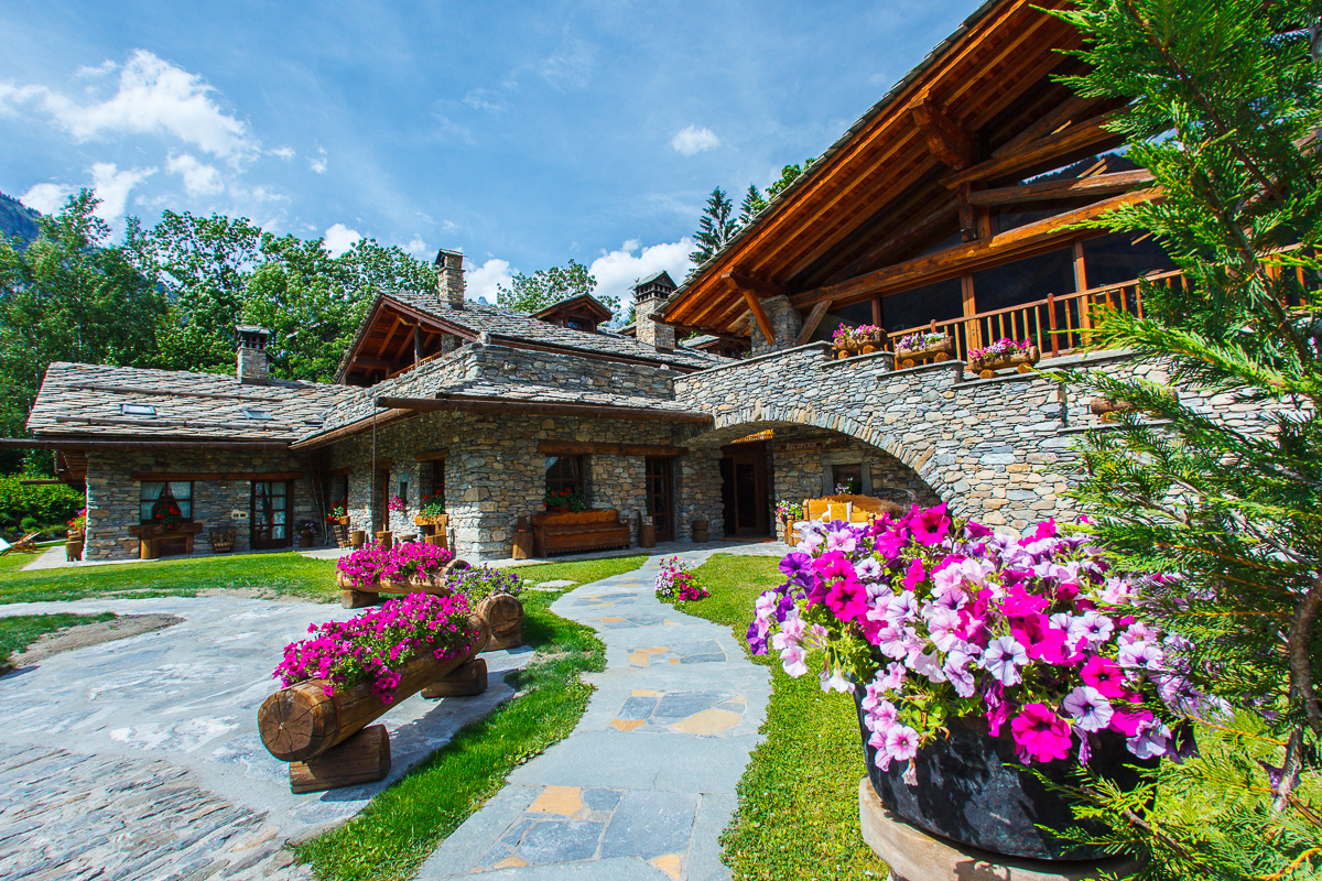 Hotel Au Coeur des Neiges, dog-friendly hotel in Courmayeur and the Aosta Valley