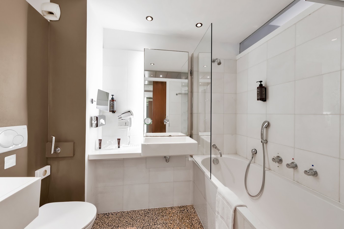 Hôtel Beau Rivage, dog-friendly hotel, photo 4