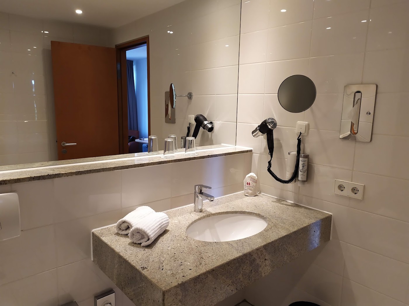 Hotel Hafen Hamburg, dog-friendly hotel, photo 3