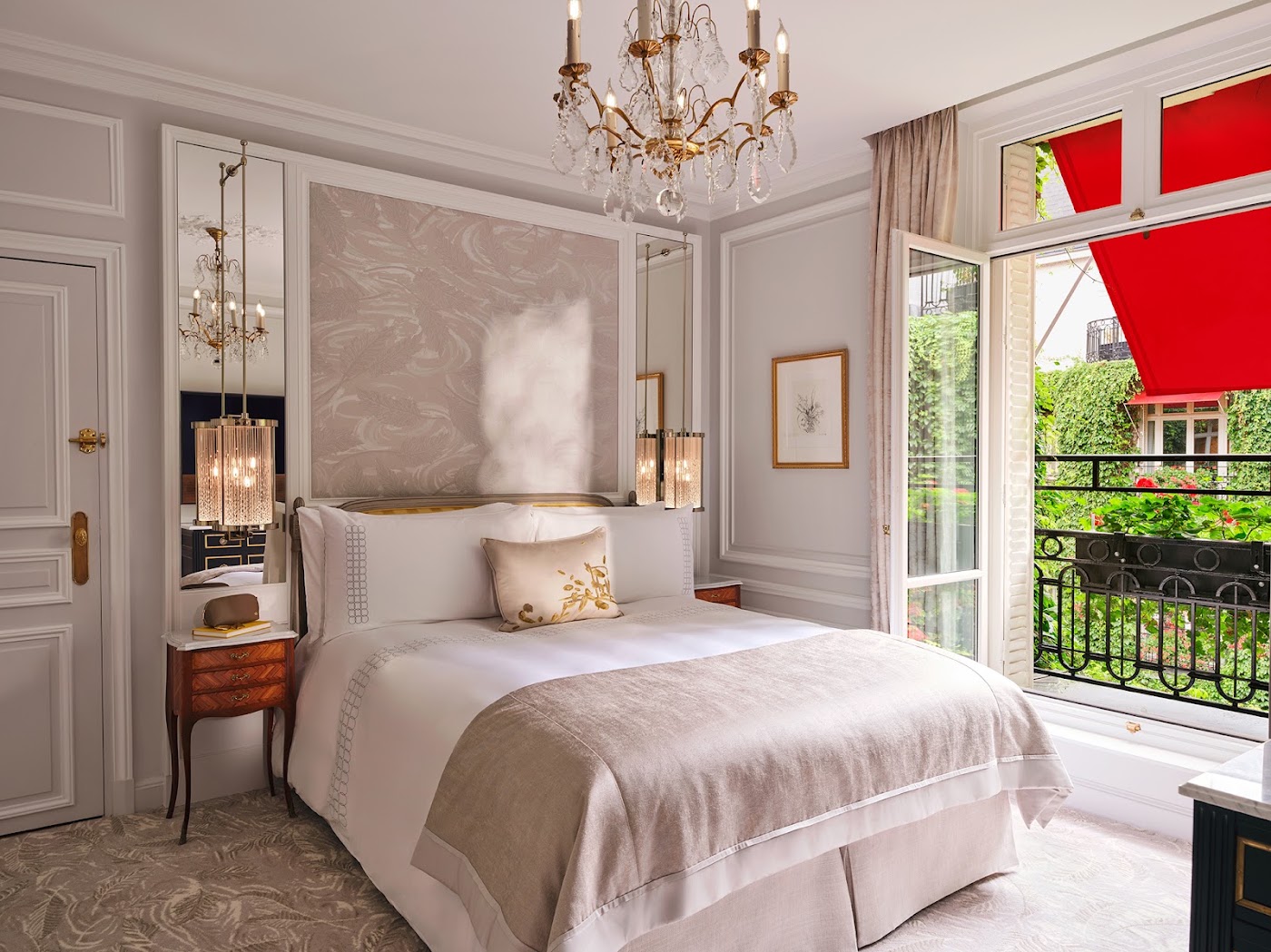 Hôtel Plaza Athénée, dog-friendly hotel, photo 4