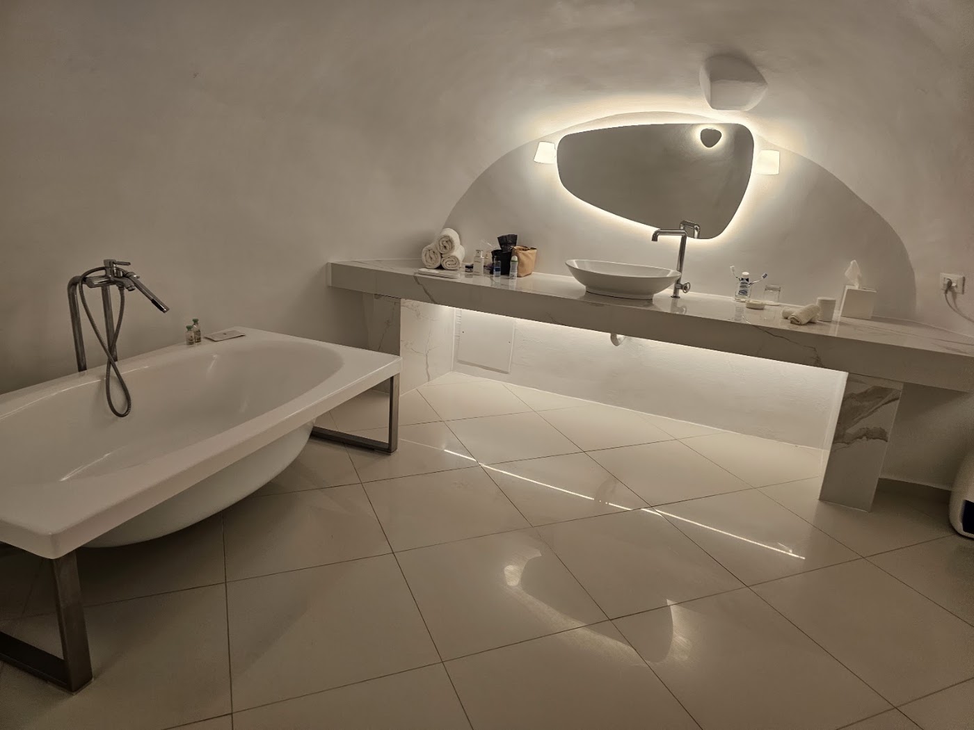 Katikies Chromata Santorini, dog-friendly hotel, photo 4