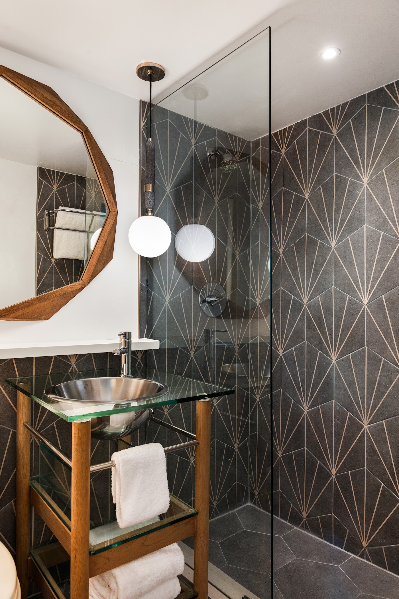 Kimpton Surfcomber Hotel, dog-friendly hotel, photo 4