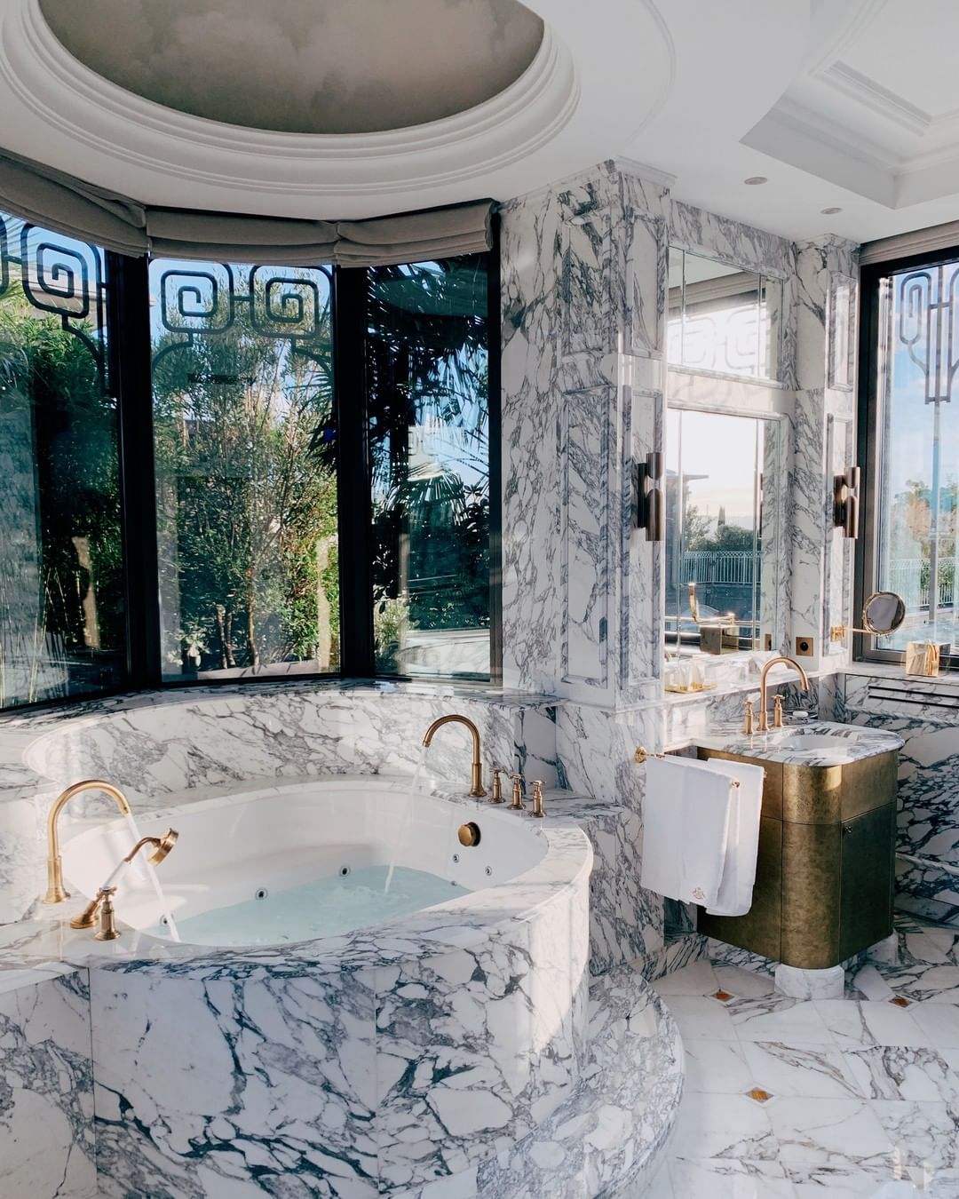 Le Meurice, dog-friendly hotel, photo 3