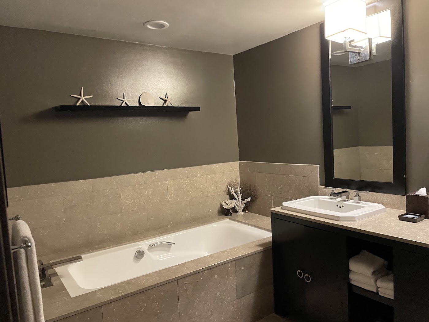 Luxe Sunset Boulevard Hotel, dog-friendly hotel, photo 4