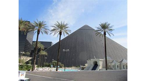 Luxor Hotel and Casino, dog-friendly hotel, photo 5