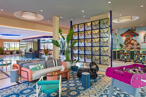 Moxy Miami South Beach, dog-friendly hotel, photo 5
