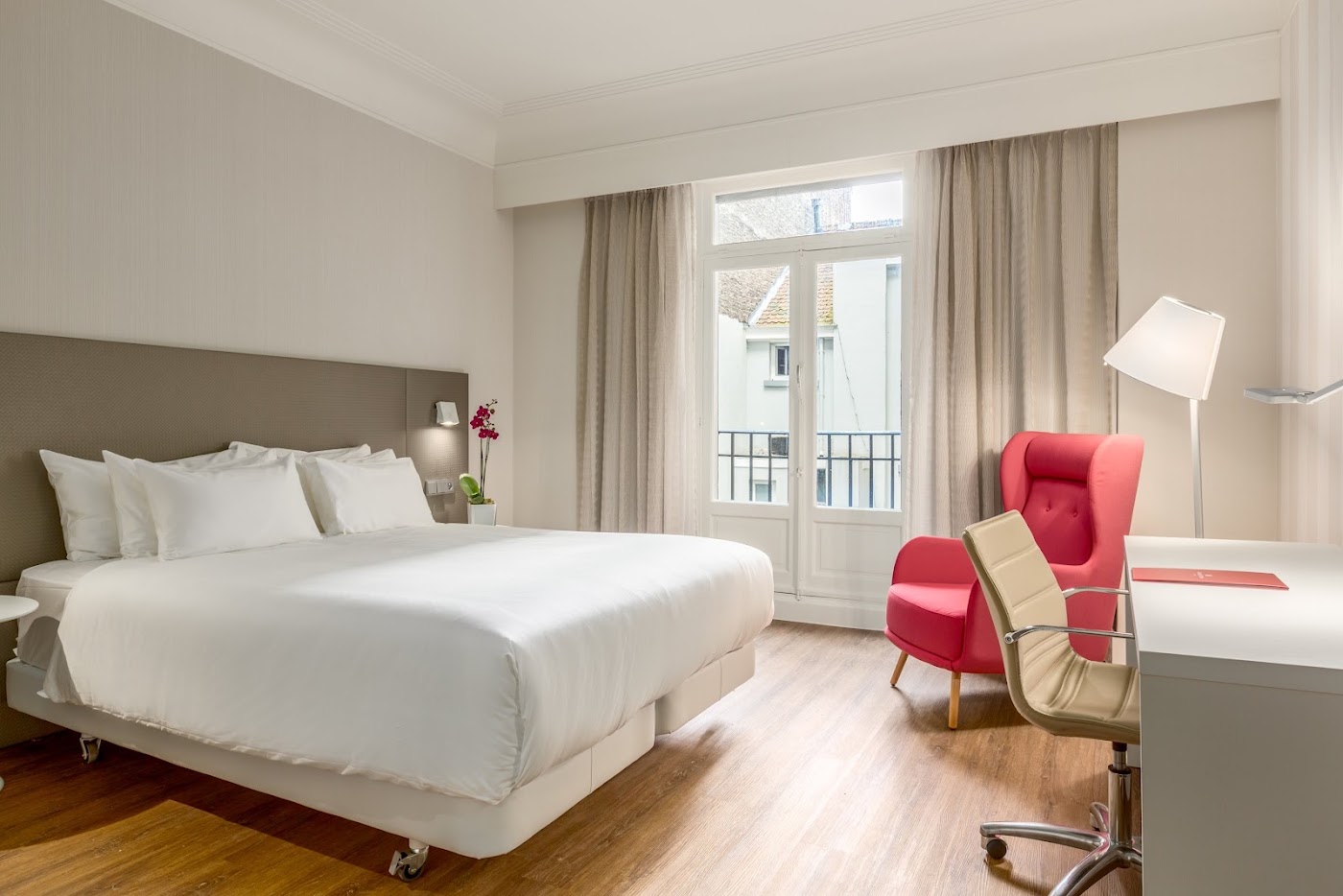 NH Collection Brussels Centre, dog-friendly hotel, photo 2