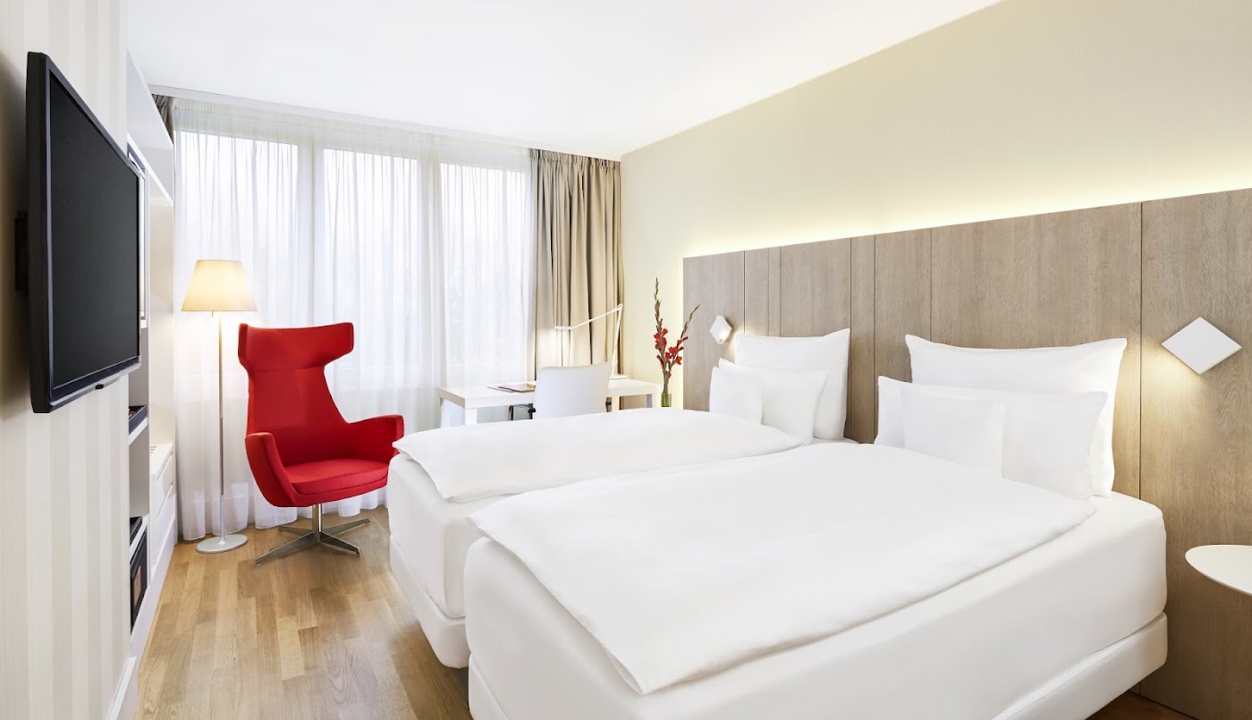 NH Collection Hamburg City, dog-friendly hotel, photo 2
