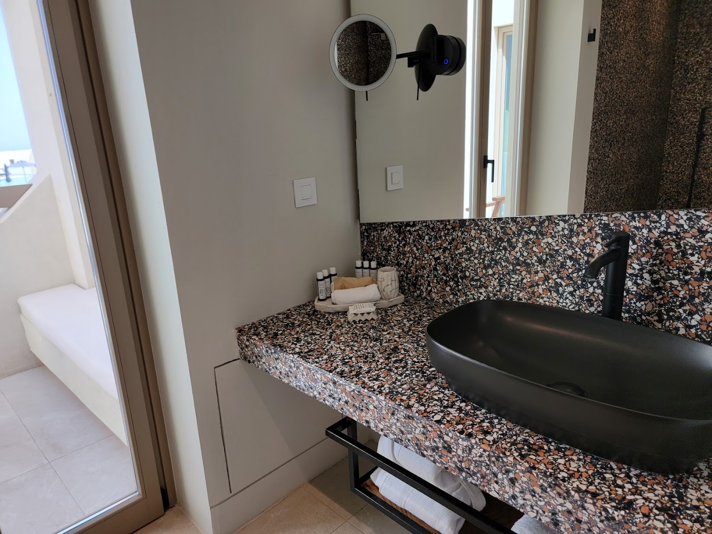 NOŪS Santorini, dog-friendly hotel, photo 4