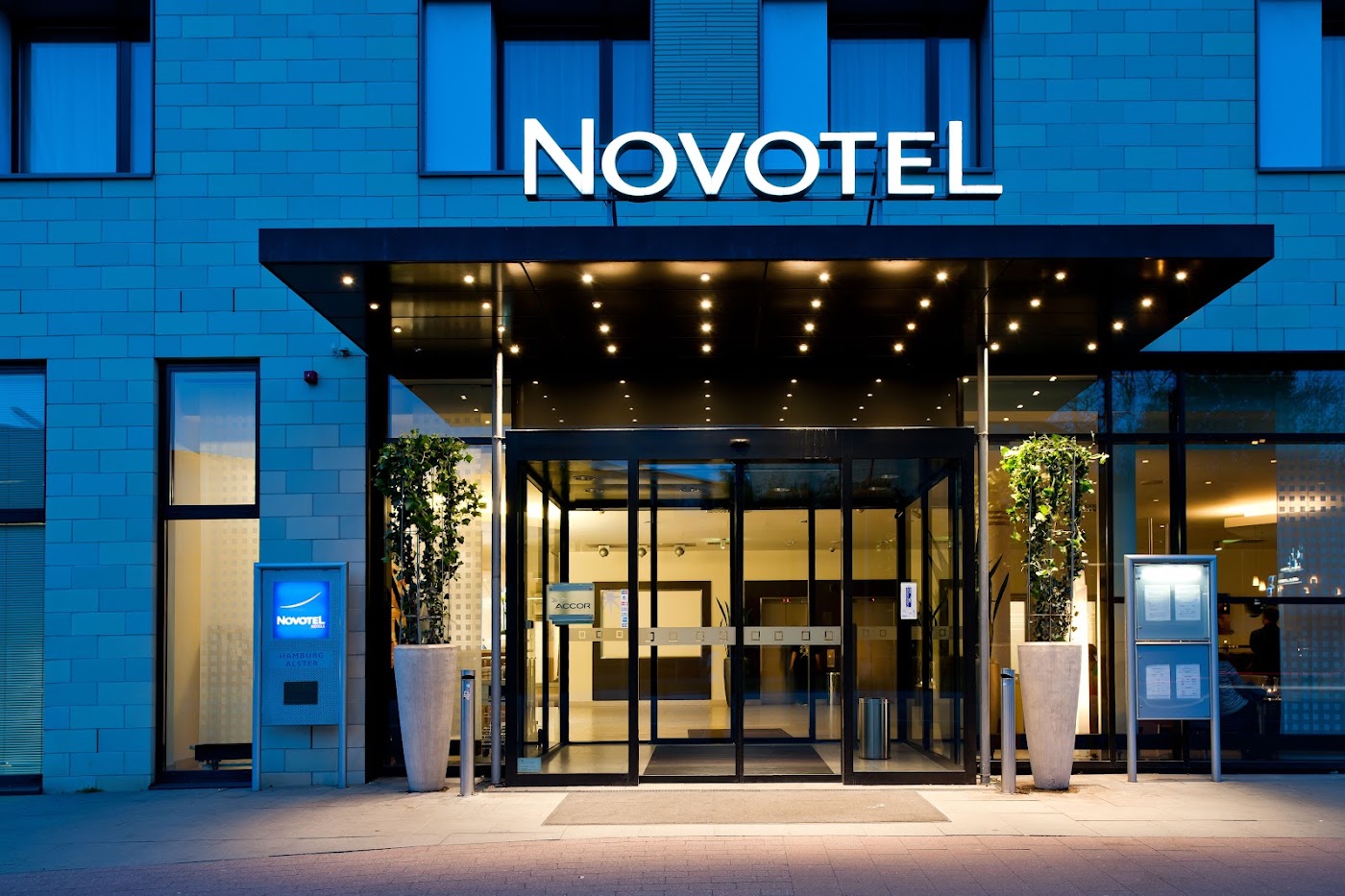 Novotel Hamburg City Alster, dog-friendly hotel, photo 4