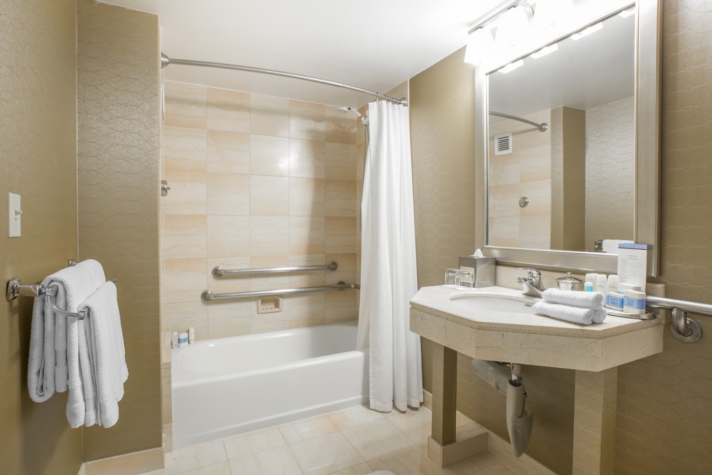 Omni Los Angeles Hotel at California Plaza, dog-friendly hotel, photo 4