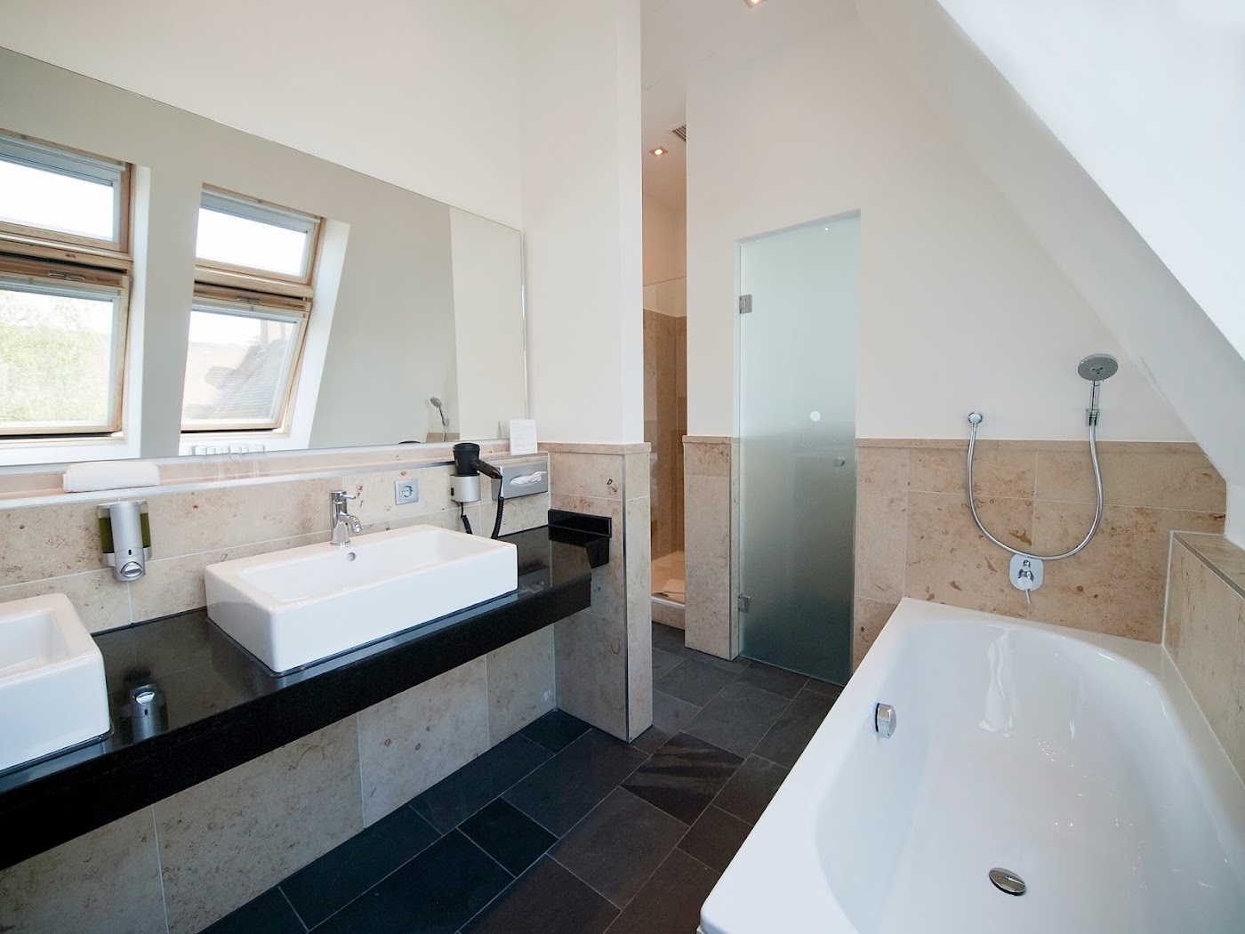 Qube Hotel Bergheim, dog-friendly hotel, photo 3