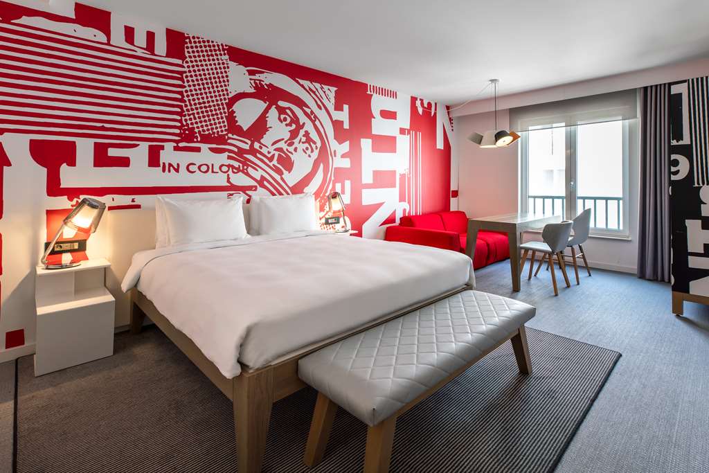 Radisson RED Brussels, dog-friendly hotel, photo 2