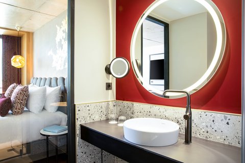 Renaissance Bordeaux Hotel, dog-friendly hotel, photo 4