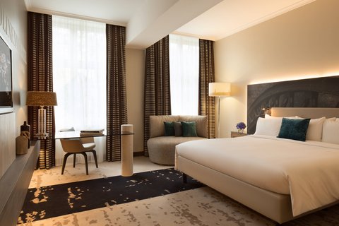 Renaissance Hamburg Hotel, dog-friendly hotel, photo 2