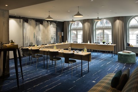 Renaissance Hamburg Hotel, dog-friendly hotel, photo 5