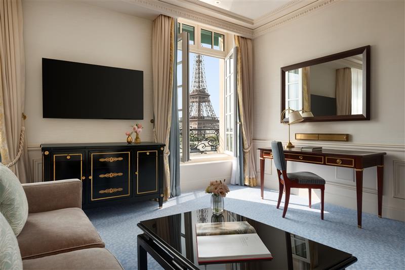 Shangri-La Paris, dog-friendly hotel, photo 5
