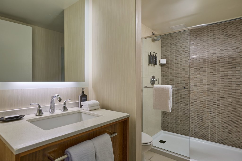 Sheraton Grand Chicago Riverwalk, dog-friendly hotel, photo 4