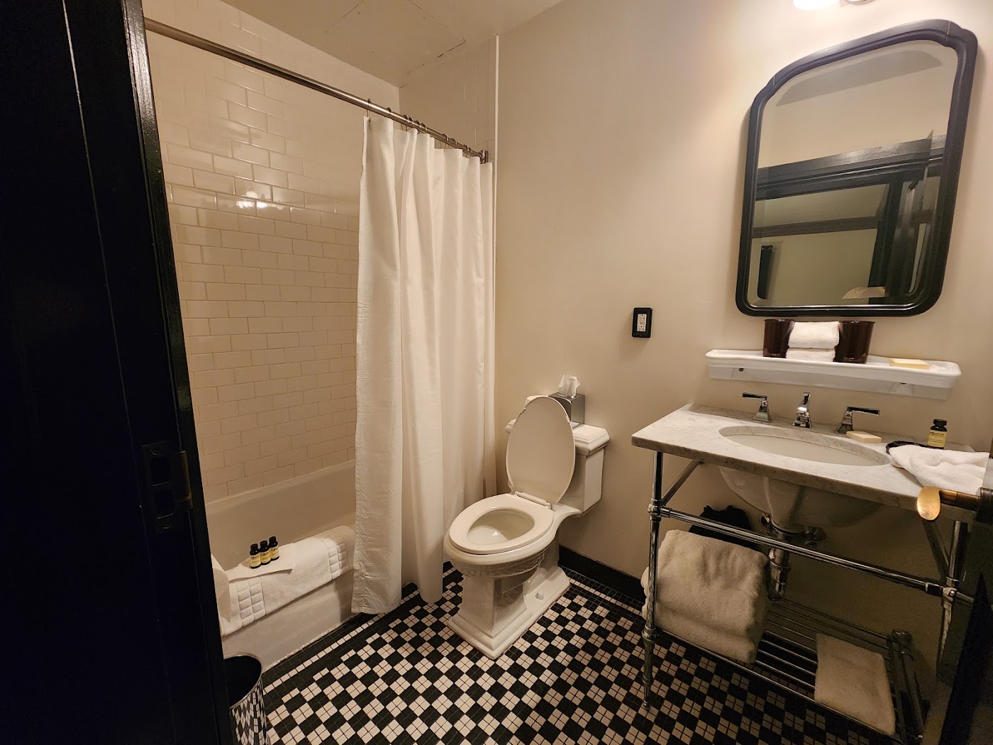 The High Line Hotel, dog-friendly hotel, photo 3