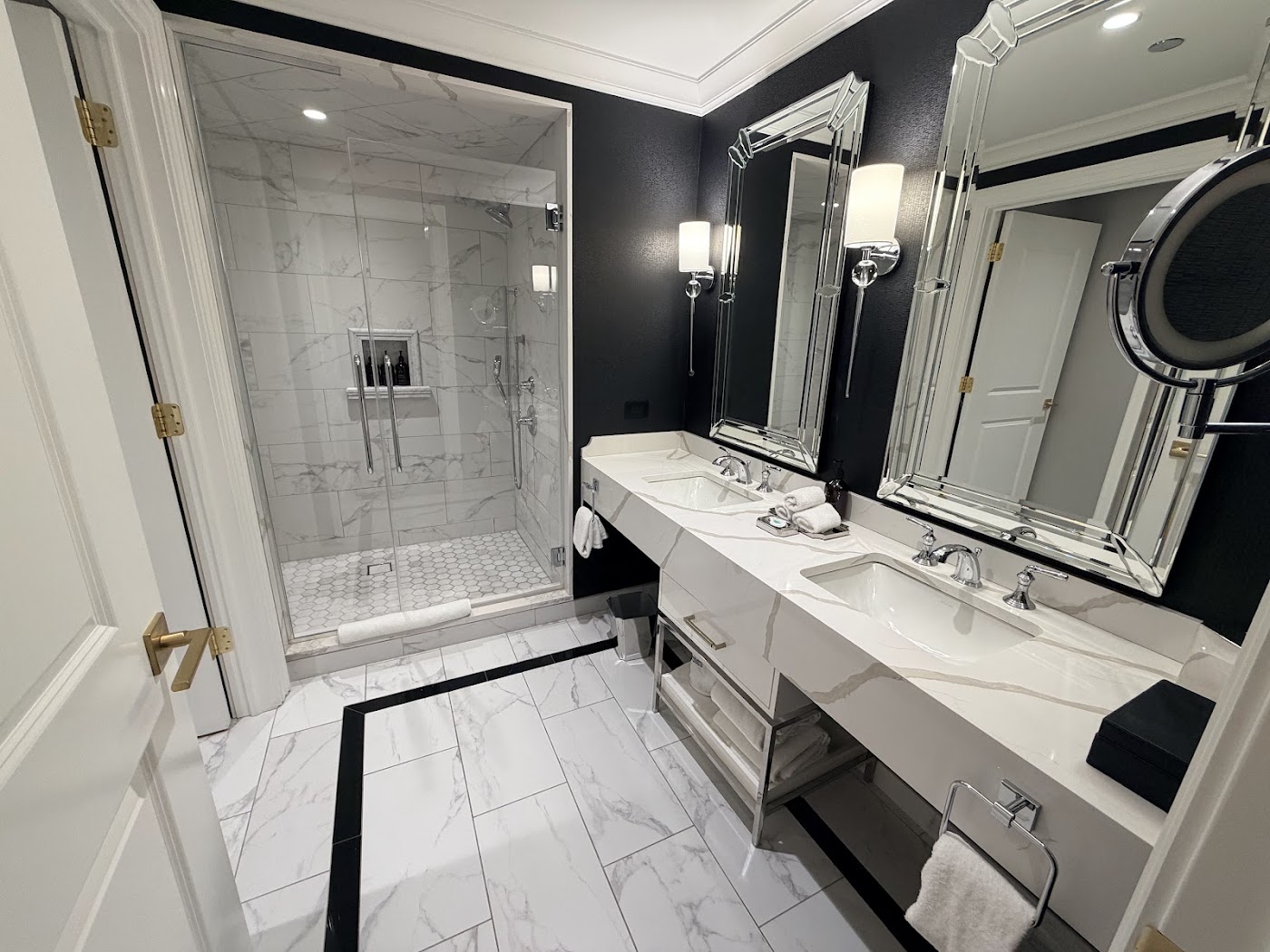 The LaSalle Chicago, dog-friendly hotel, photo 3