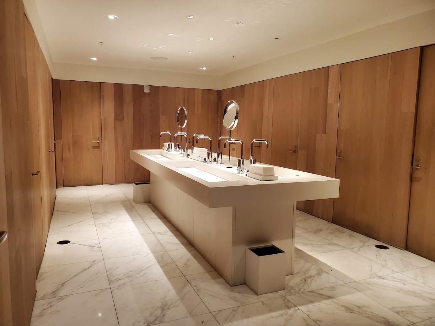 The Miami Beach EDITION, dog-friendly hotel, photo 4